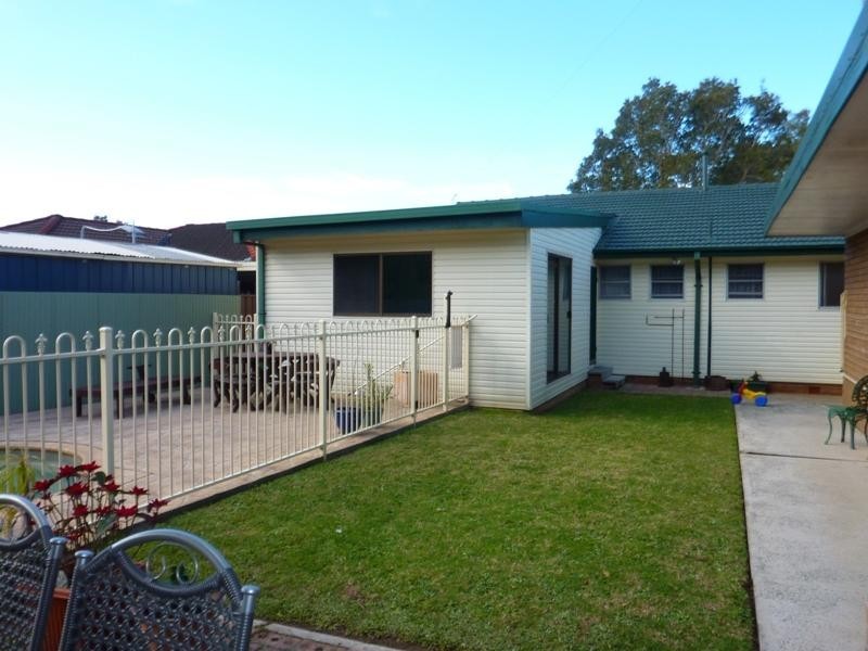 60 Robert Street, Dapto NSW 2530
