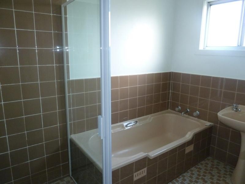 35 Hassan Street, Lake Heights NSW 2502