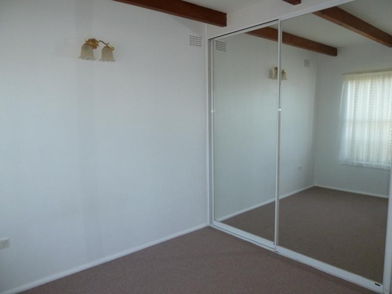 35 Hassan Street, Lake Heights NSW 2502