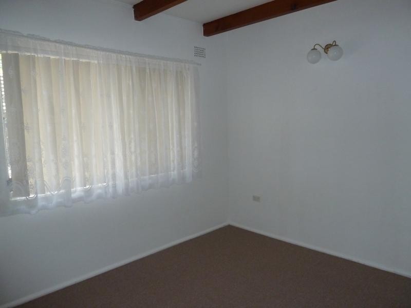 35 Hassan Street, Lake Heights NSW 2502