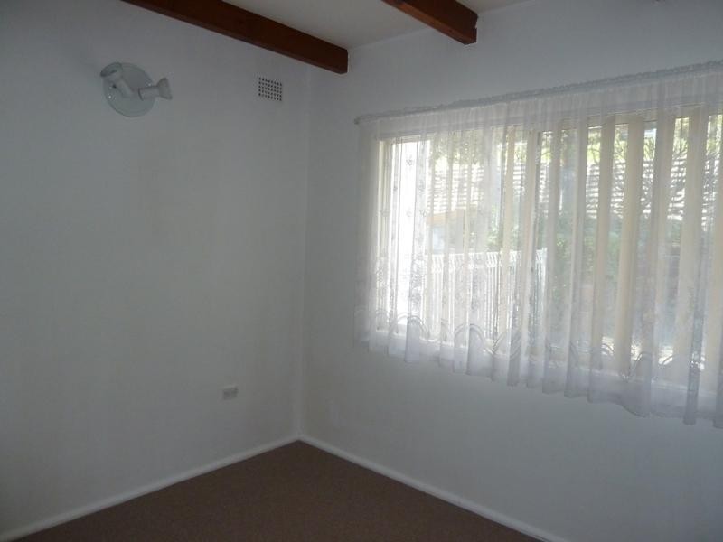 35 Hassan Street, Lake Heights NSW 2502