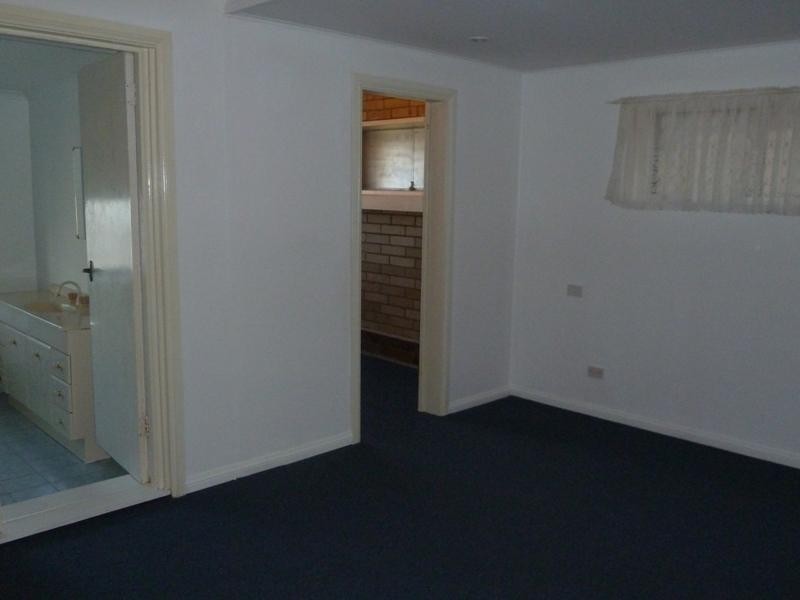 35 Hassan Street, Lake Heights NSW 2502