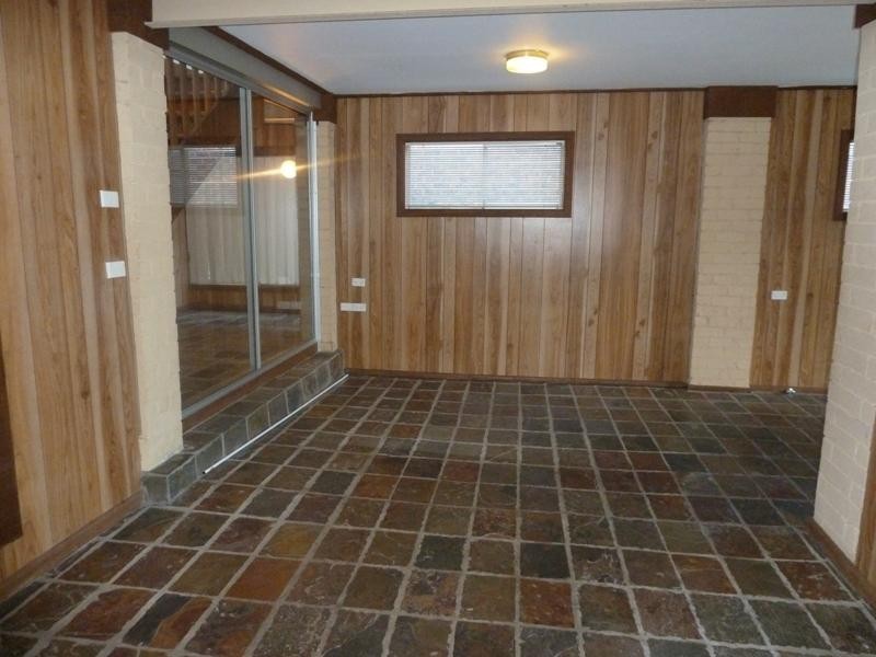 35 Hassan Street, Lake Heights NSW 2502