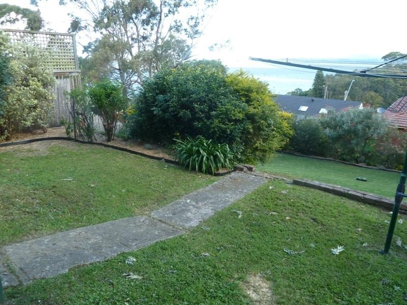 35 Hassan Street, Lake Heights NSW 2502