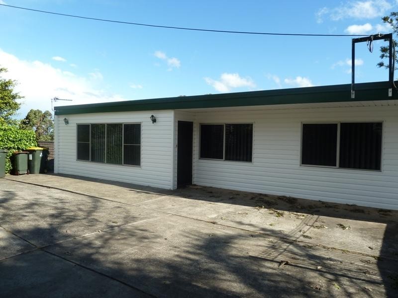 35 Hassan Street, Lake Heights NSW 2502