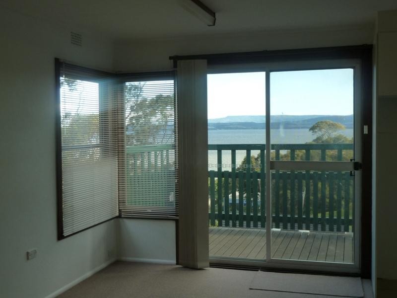 35 Hassan Street, Lake Heights NSW 2502