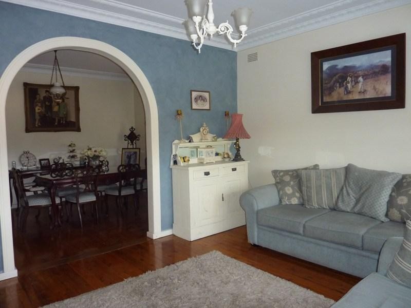 2 William Street, Unanderra NSW 2526