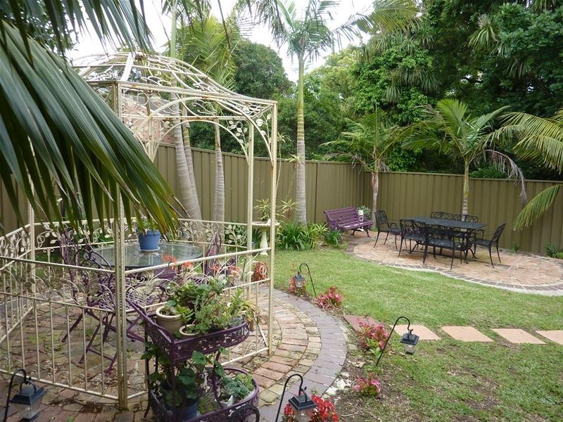 2 William Street, Unanderra NSW 2526