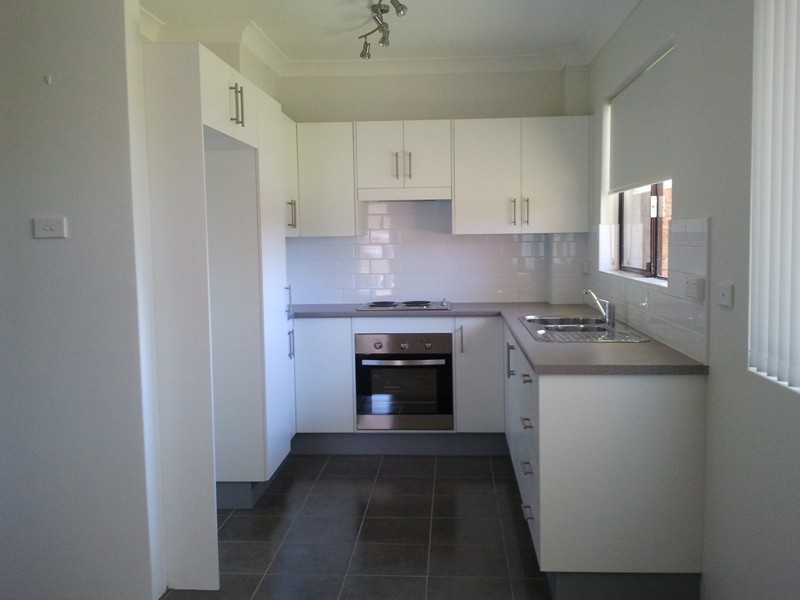 2/37 Roberts Ave, Barrack Heights NSW 2528