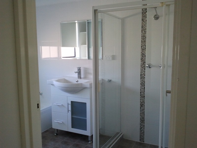 2/37 Roberts Ave, Barrack Heights NSW 2528