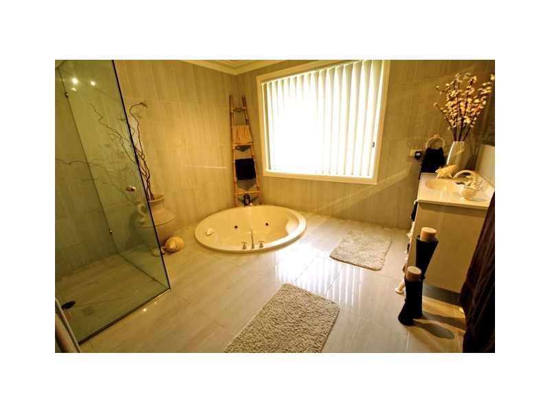 18 Clarence Court, Berkeley NSW 2506