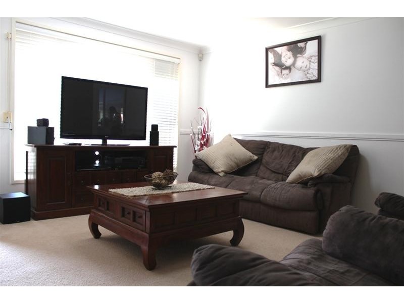 17 Highcroft Boulevard, Horsley NSW 2530