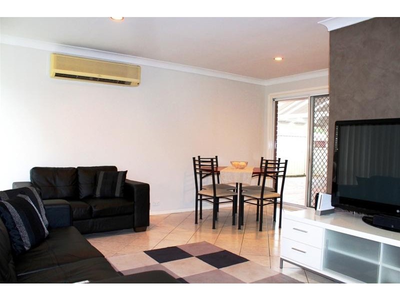 33 Scarborough Crescent, Albion Park NSW 2527
