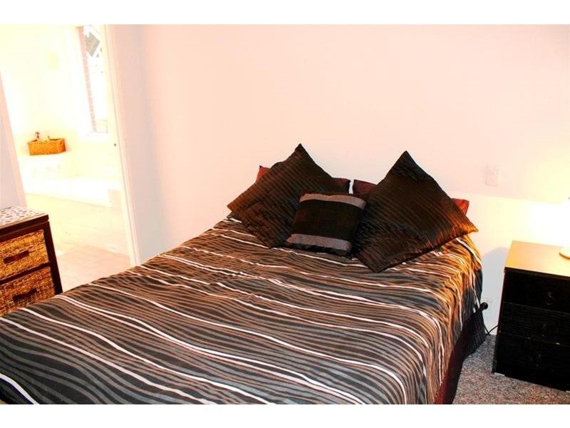 33 Scarborough Crescent, Albion Park NSW 2527