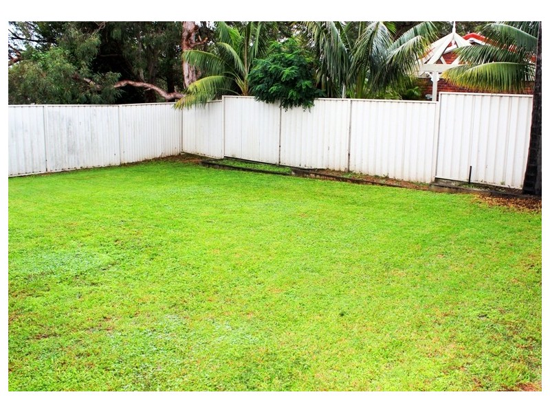 33 Scarborough Crescent, Albion Park NSW 2527