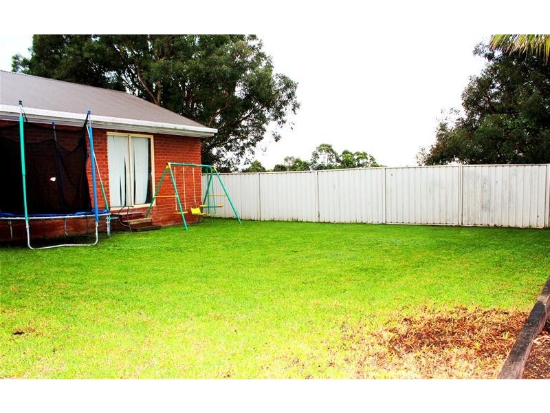 33 Scarborough Crescent, Albion Park NSW 2527