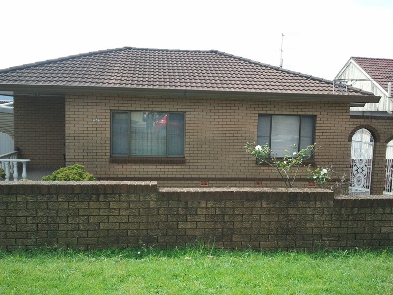 252 Flagstaff Road, Lake Heights NSW 2502