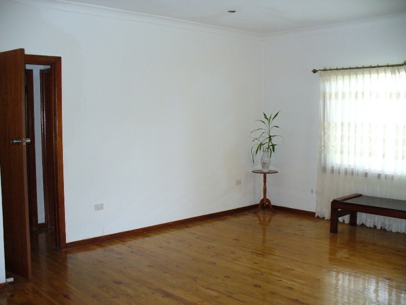 252 Flagstaff Road, Lake Heights NSW 2502