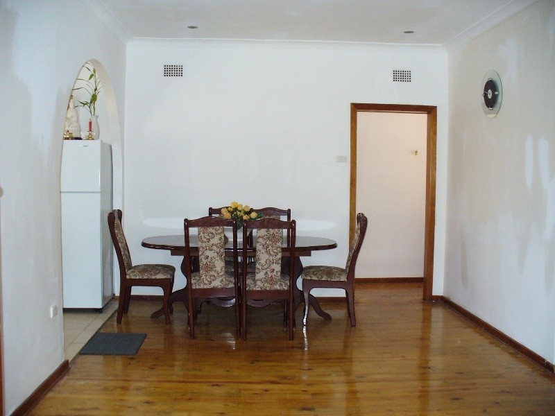 252 Flagstaff Road, Lake Heights NSW 2502