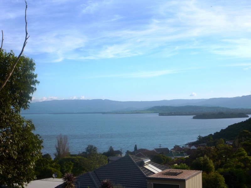 89 Lake Heights Road, Lake Heights NSW 2502