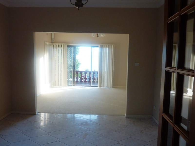 89 Lake Heights Road, Lake Heights NSW 2502