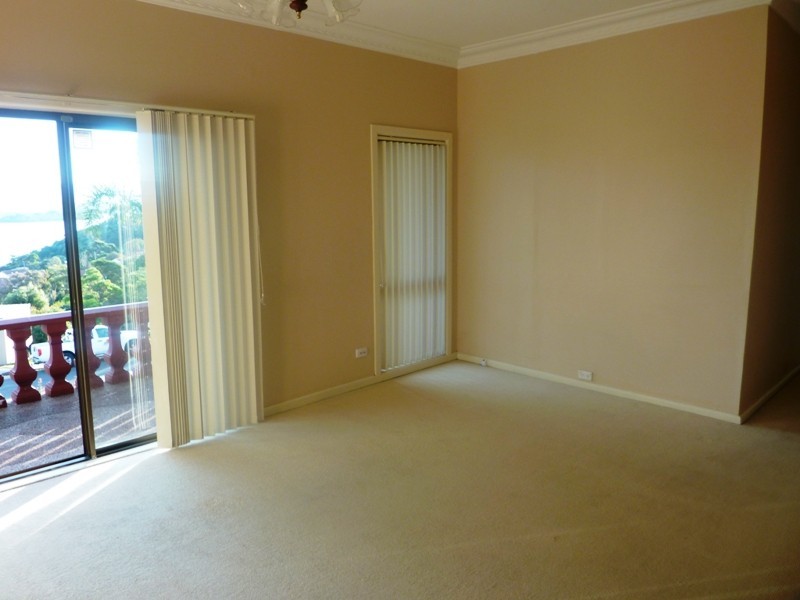 89 Lake Heights Road, Lake Heights NSW 2502