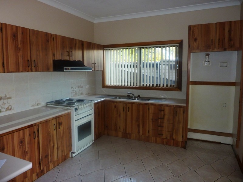 89 Lake Heights Road, Lake Heights NSW 2502