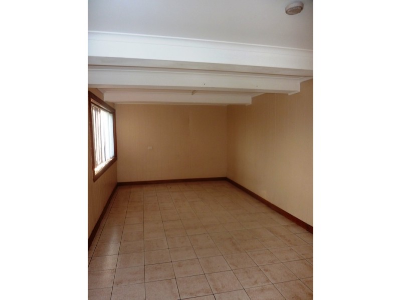 89 Lake Heights Road, Lake Heights NSW 2502