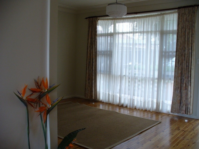 13 Park Cres, Oak Flats NSW 2529