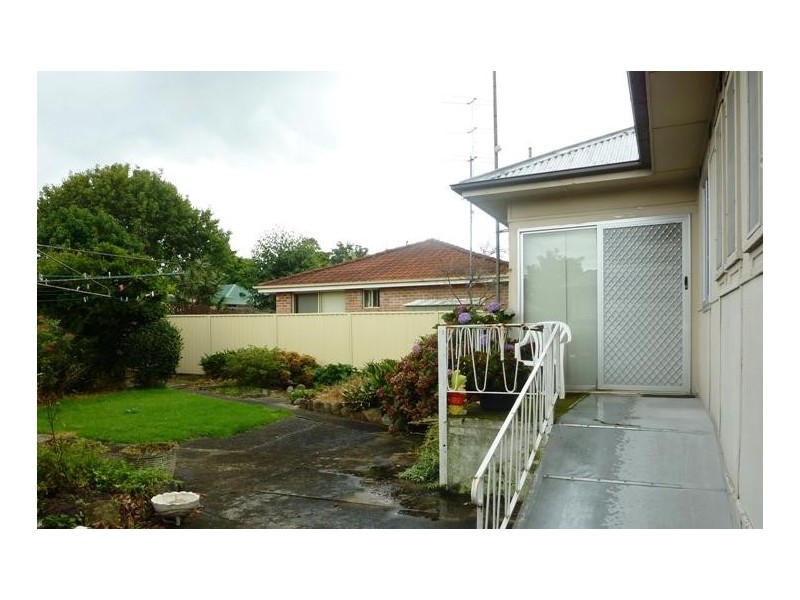 35 Farmborough Road, Unanderra NSW 2526