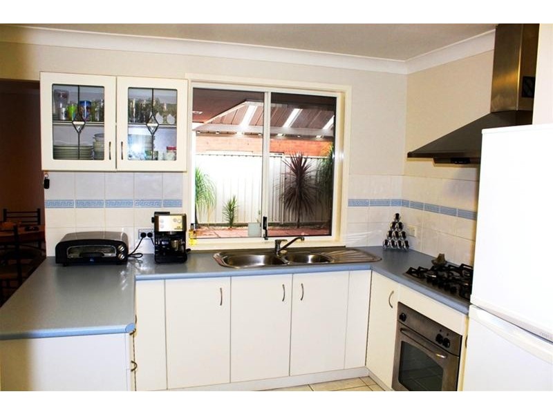 33 Scarborough Crescent, Albion Park NSW 2527