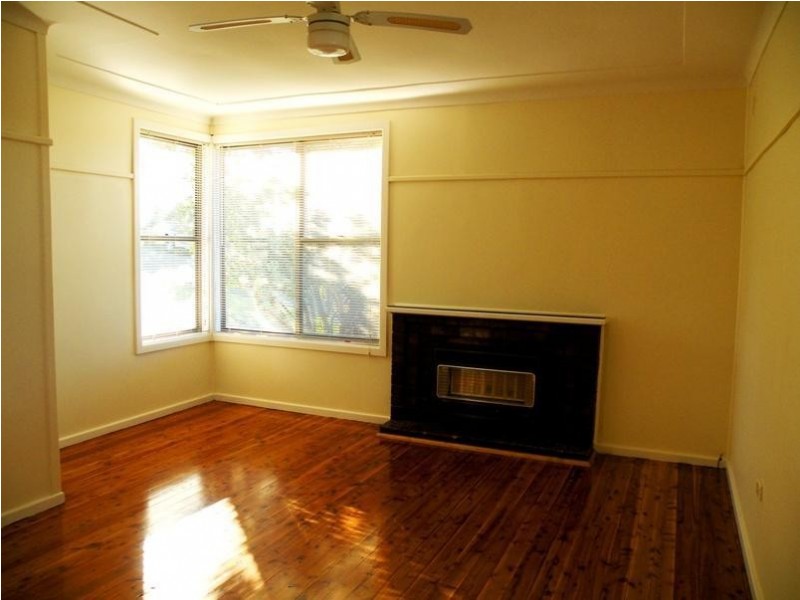 12 Hickman Street, Mount Saint Thomas NSW 2500