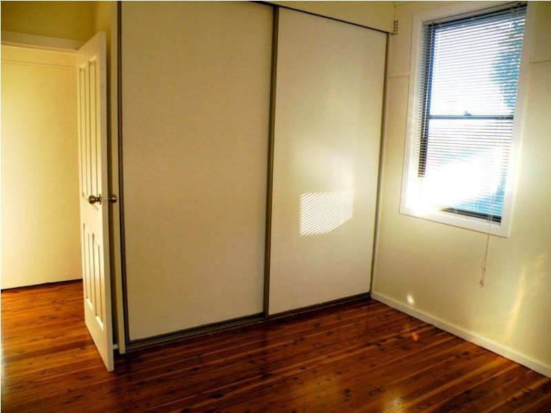 12 Hickman Street, Mount Saint Thomas NSW 2500