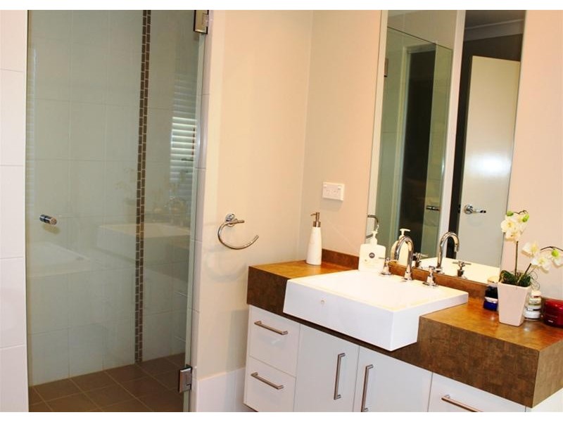 26 Waterview Avenue, Haywards Bay NSW 2530