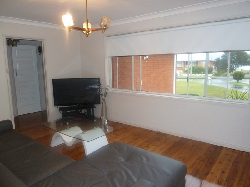 68 The Esplanade, Oak Flats NSW 2529