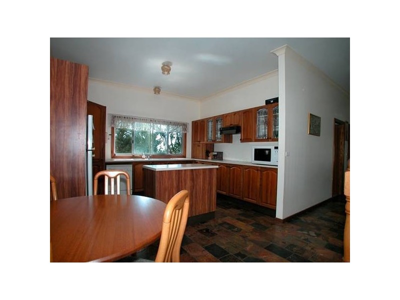 126 Iola Avenue, Farmborough Heights NSW 2526