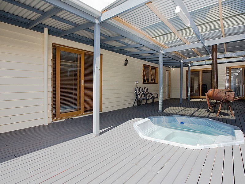 66 Rondanella Drive, Kanahooka NSW 2530