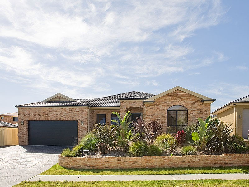 9 Macalister Terrace, Albion Park NSW 2527