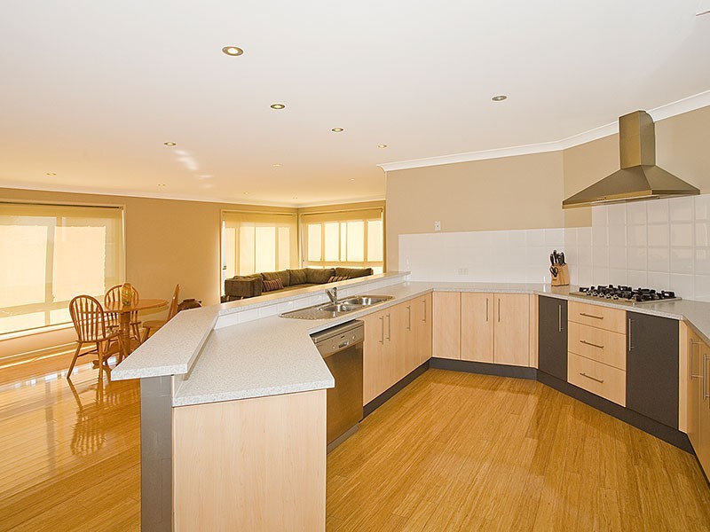 9 Macalister Terrace, Albion Park NSW 2527