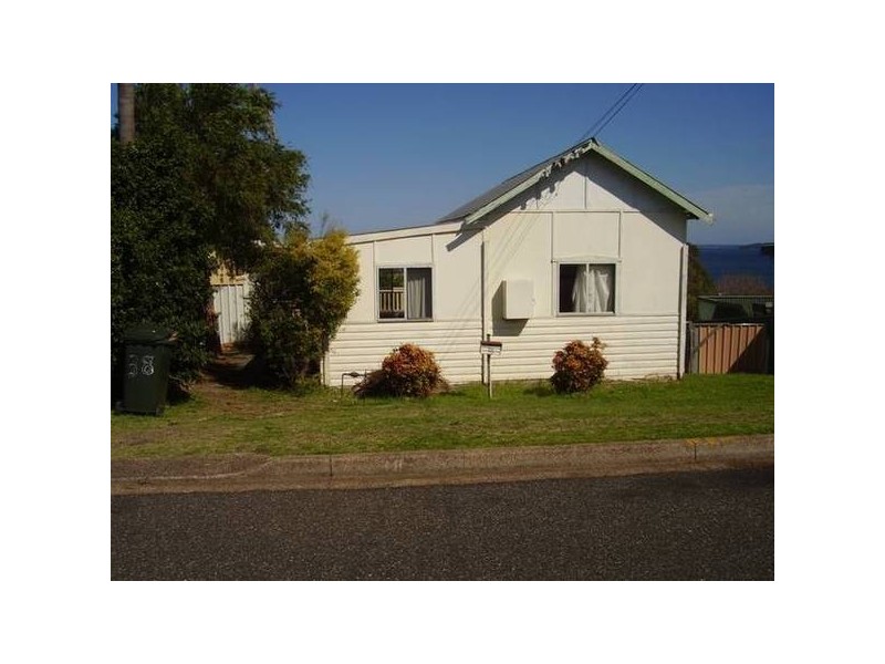 38 Crown Street, Belmont NSW 2280