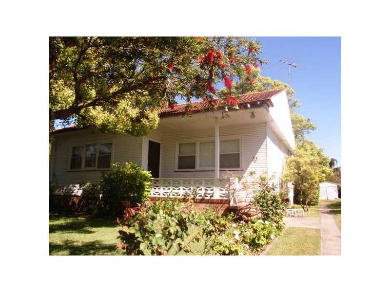 33 Jones Avenue, Warners Bay NSW 2282