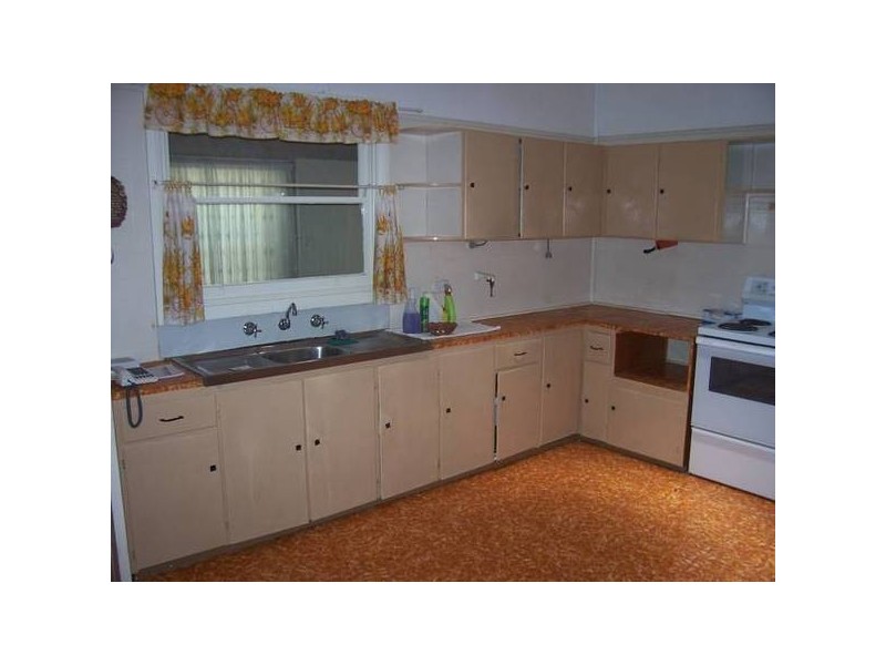 33 Jones Avenue, Warners Bay NSW 2282