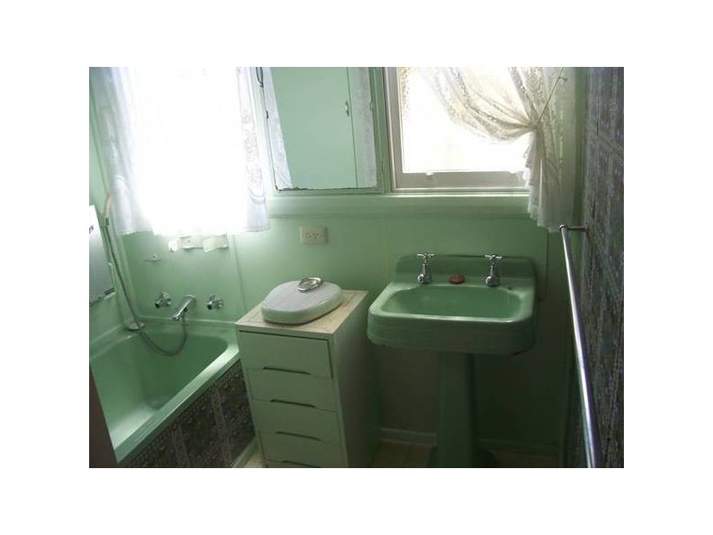 33 Jones Avenue, Warners Bay NSW 2282