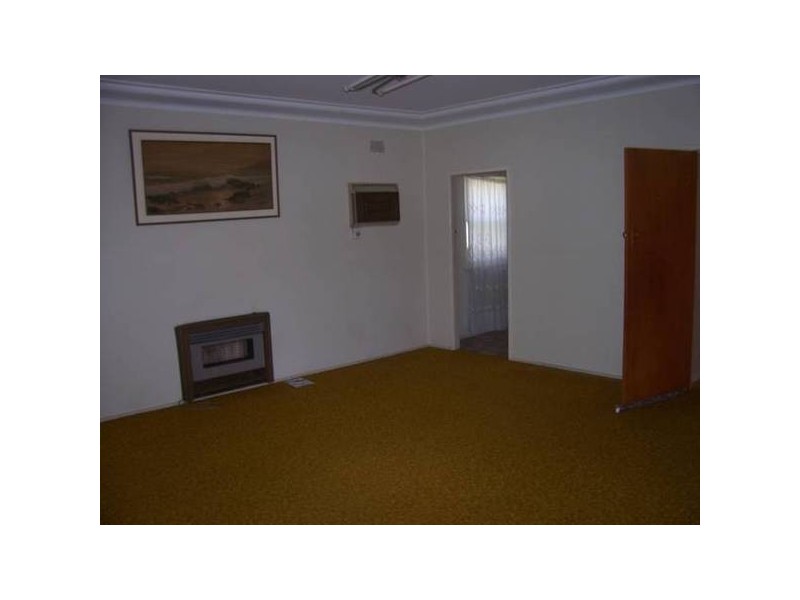 33 Jones Avenue, Warners Bay NSW 2282