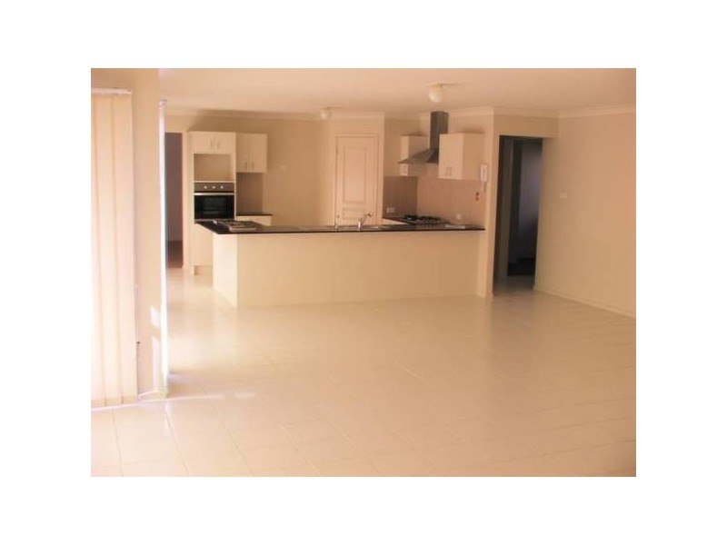 33 Dunbar Street, Cameron Park NSW 2285