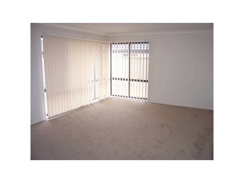 33 Dunbar Street, Cameron Park NSW 2285