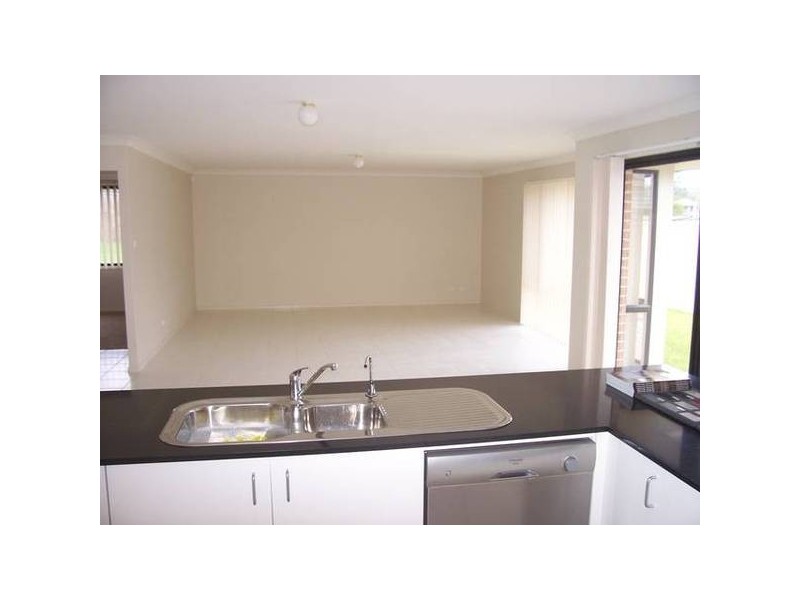 33 Dunbar Street, Cameron Park NSW 2285