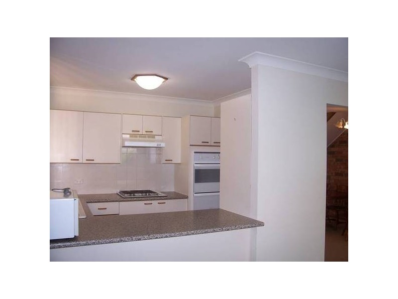 2/8 Excalibur Parade, Valentine NSW 2280