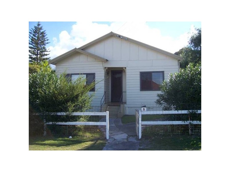 1 Hutchinson Street, Redhead NSW 2290