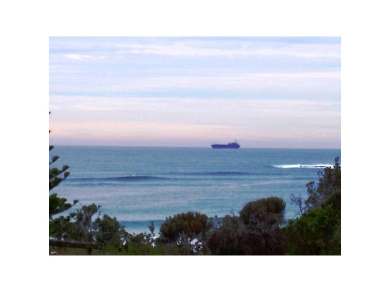 126 Caves Beach Road, Caves Beach NSW 2281